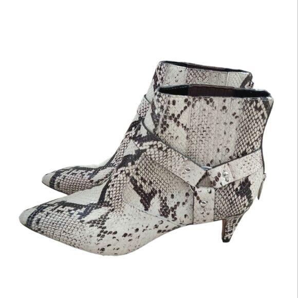 NWOT Vince Camuto Merrie snake Print Ankle Bootie - Picture 3 of 11